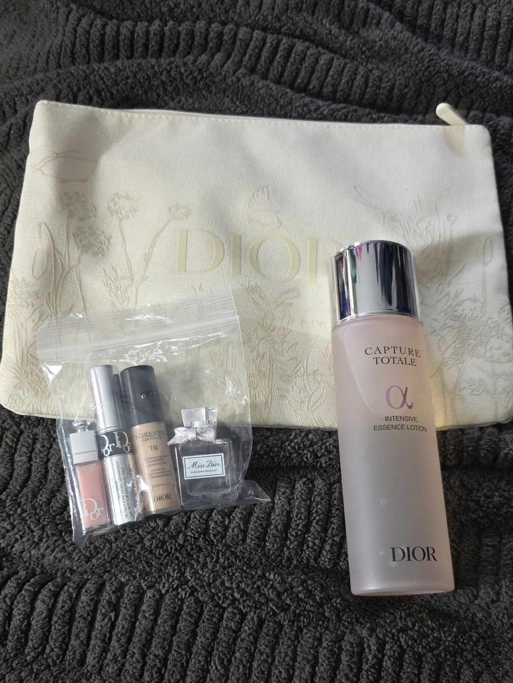 Dior Capture Totale Intensive Essence Lotion Bundle